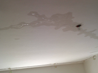 天花板漏水：原因、影响与解决方法